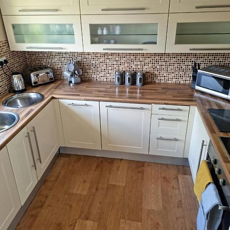 Lovely 2 Bedroom Serviced Apartment With Parking 曼斯菲尔德 外观 照片