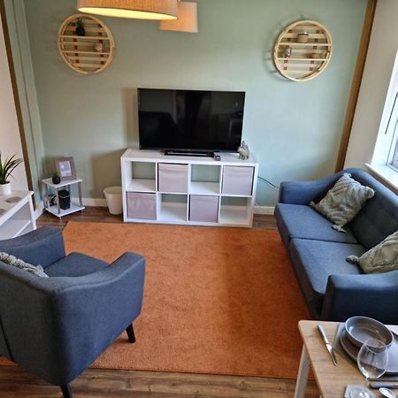 Lovely 2 Bedroom Serviced Apartment With Parking 曼斯菲尔德 外观 照片