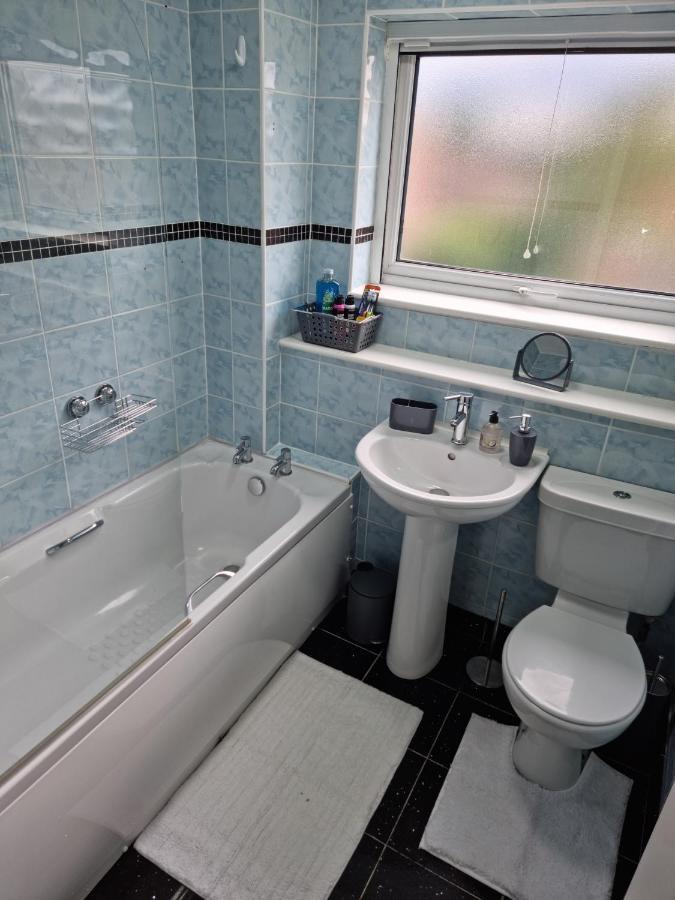 Lovely 2 Bedroom Serviced Apartment With Parking 曼斯菲尔德 外观 照片
