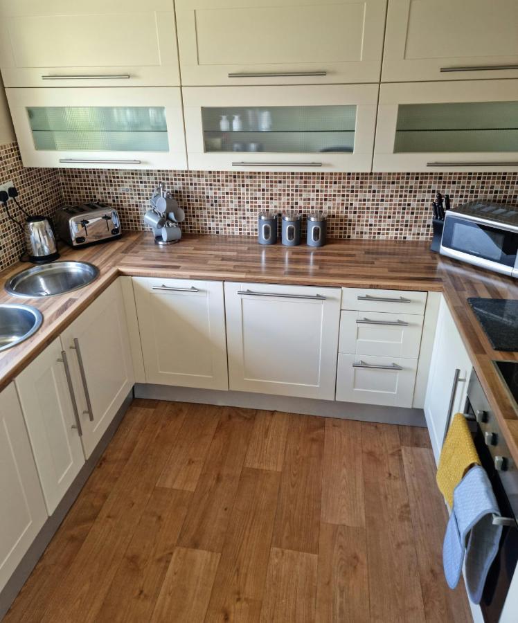 Lovely 2 Bedroom Serviced Apartment With Parking 曼斯菲尔德 外观 照片
